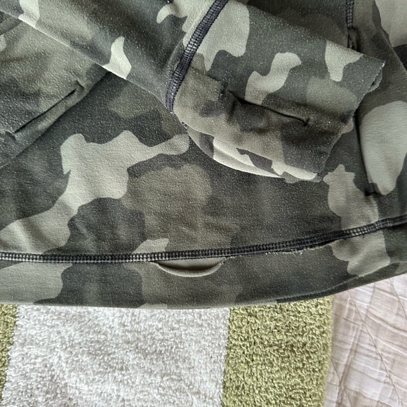 Lululemon ‘it’s rulu run’ Long Sleeve - Picture 9 of 9